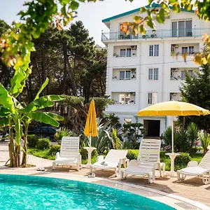 Garden Palace Golem (Tirana)